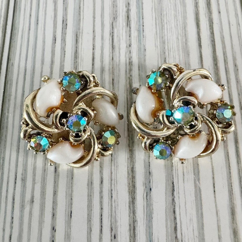 Vintage Baby Tooth Pearl Aurora Borealis Blue Rhinestone Cluster Clip On Earring